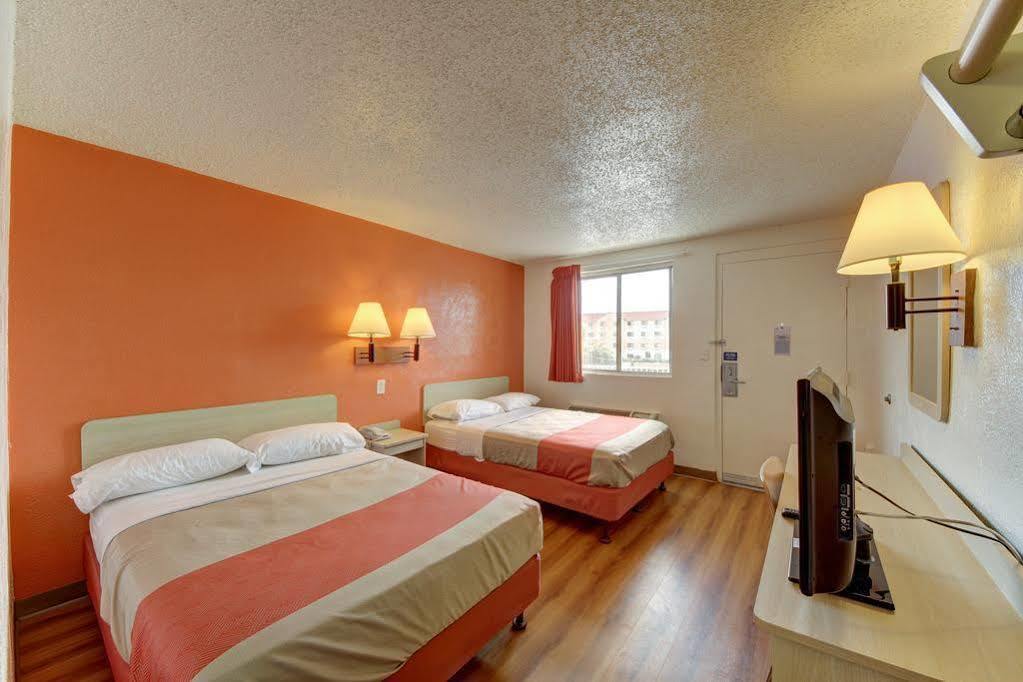Red Roof Inn San Antonio Northeast - Rittiman Rd Exteriör bild