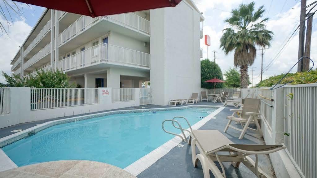 Red Roof Inn San Antonio Northeast - Rittiman Rd Exteriör bild